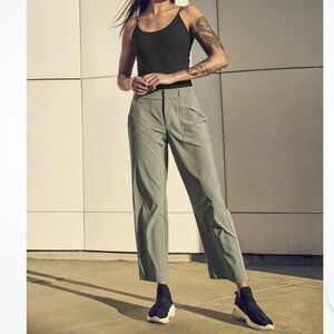 Athleta Tribeca Utility Crop, Laurel Olive SIZE 6 Pants